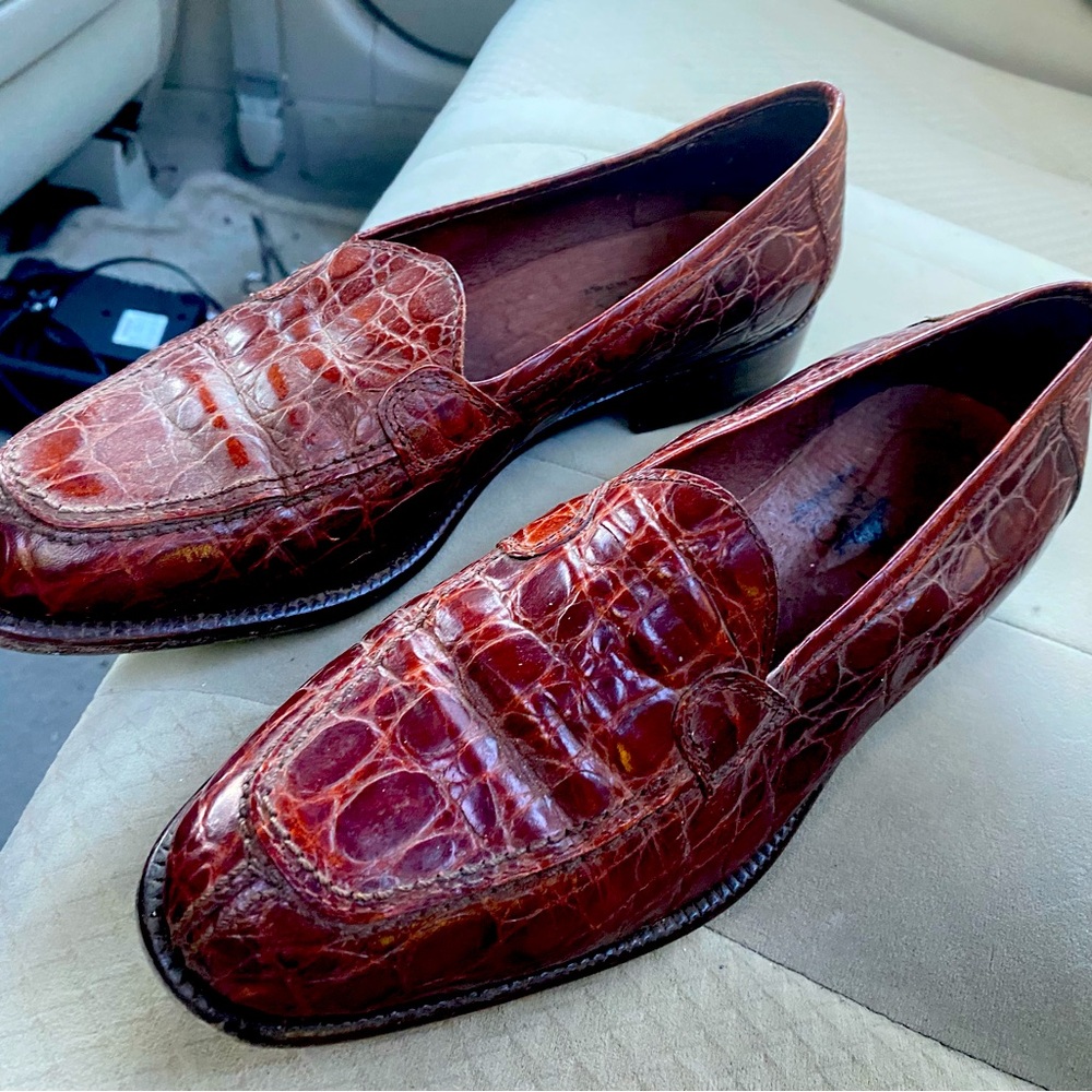 Tano Women’s Handmade Genuine Maroon Leather Alligator Pattern Slip On Shoes